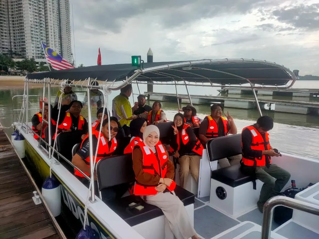 Straits Cruise photo 15