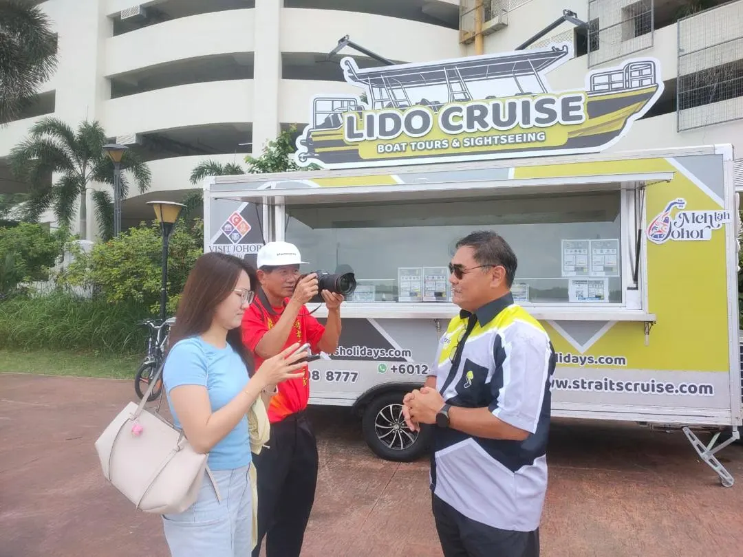 Straits Cruise photo 6